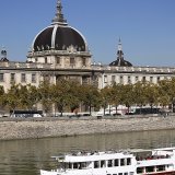Long de 810 kilomètres, le Rhône, qui prend sa source en Suisse, est un des plus grands fleuves européens, et, avec un débit moyen de 1700 m3/s à l'embouchure, le plus puissant de France métropolitaine. Ici, à Lyon.